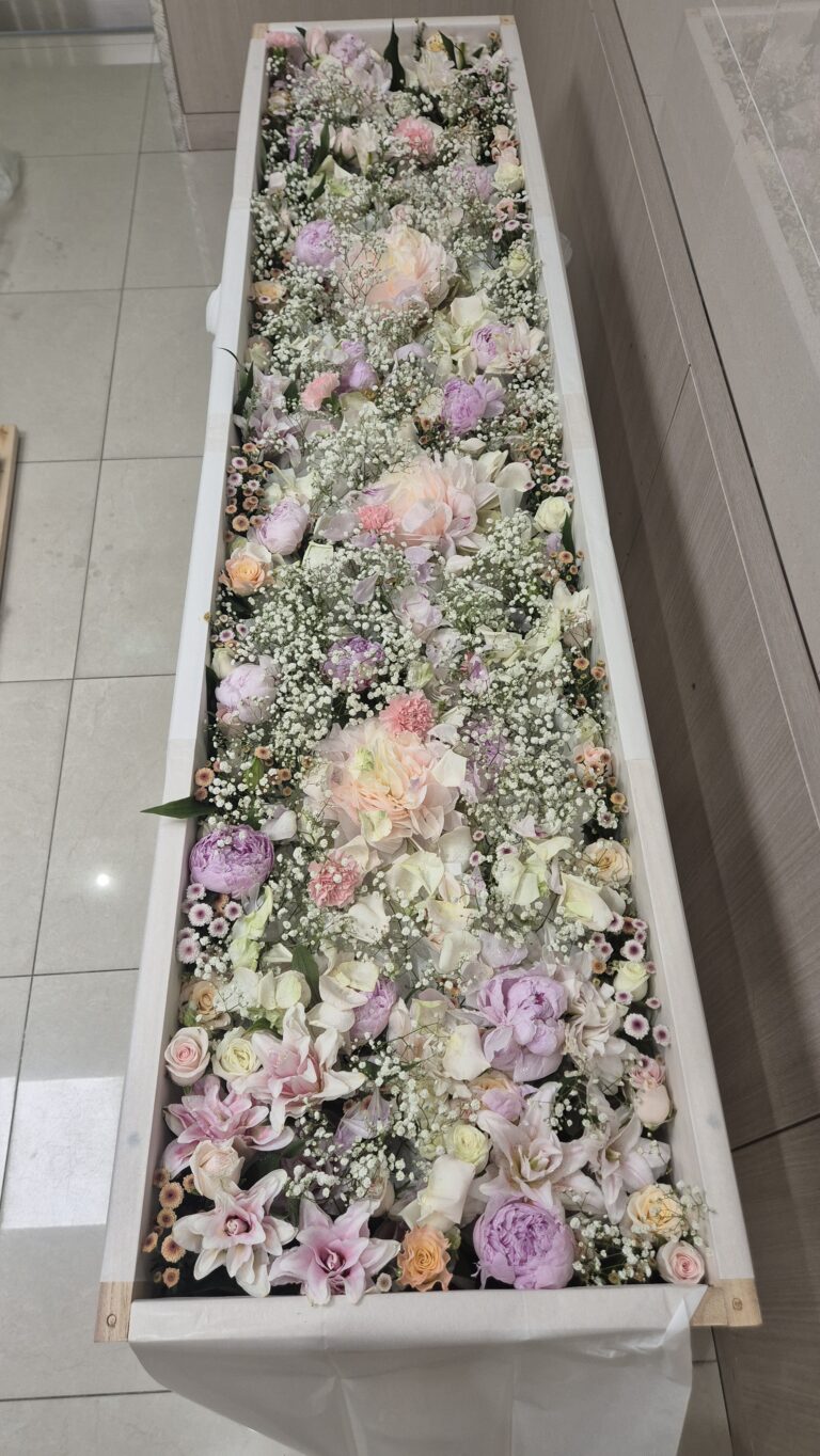 파스텔 핑크 보랏빛 관장식 꽃배열